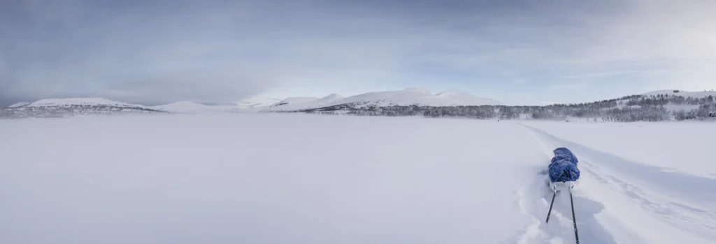 Glisse sur une grande étendue enneigée