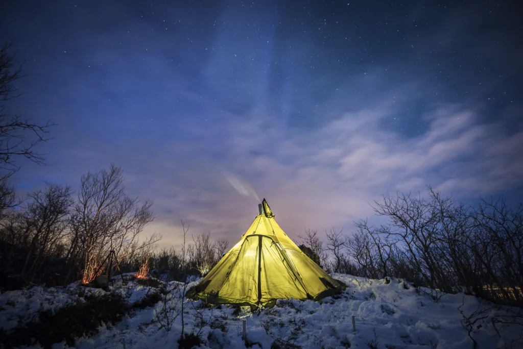 Nuit sous la tente en hiver